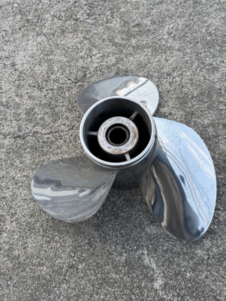 スズキ ステンレスプロペラ　3×16×18.5R　2012年旧型ブッシュ用