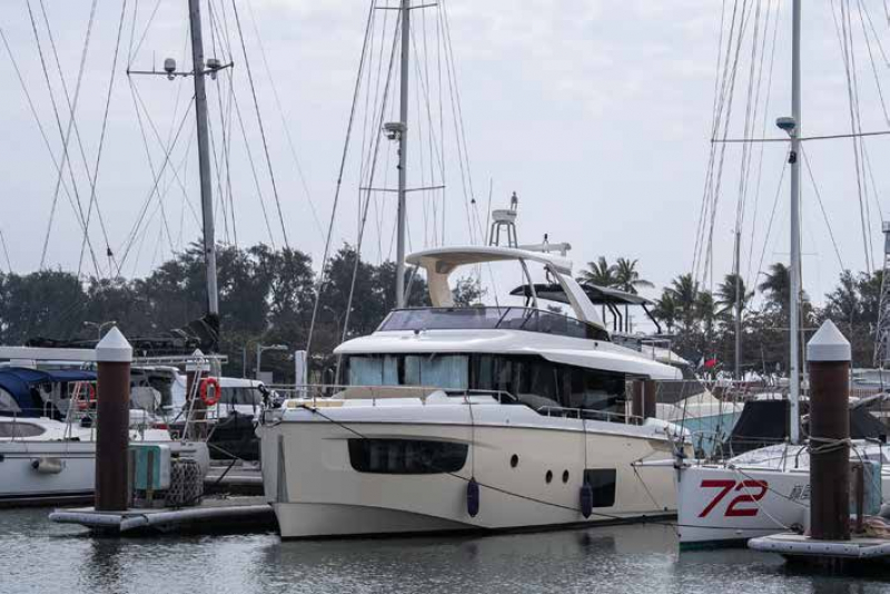 アブソルート Navetta52 台湾にある中古艇！