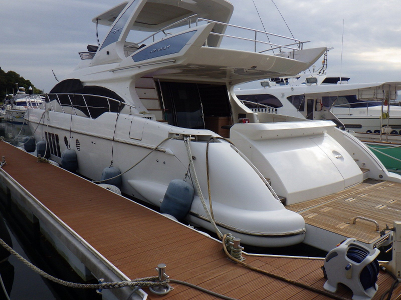 アジムット 64 Flybridge写真
