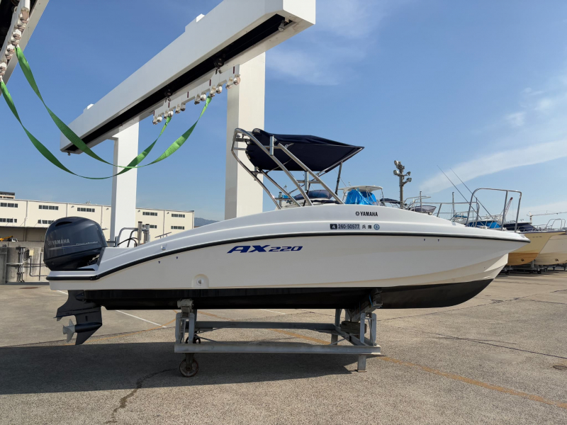 ヤマハ AX220 神戸ハーバーマリーナ展示中