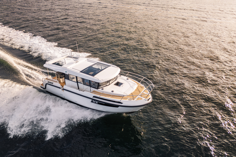 Viknes 10 登録済新艇（35ft/10.6m）