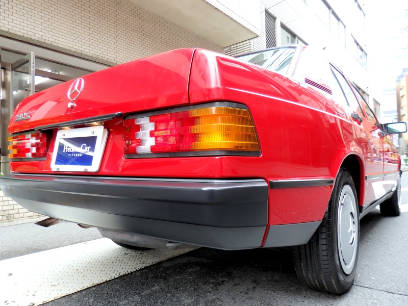 Mercedes-Benz 190E 1984 Red 1:43 Minichamps 430034102