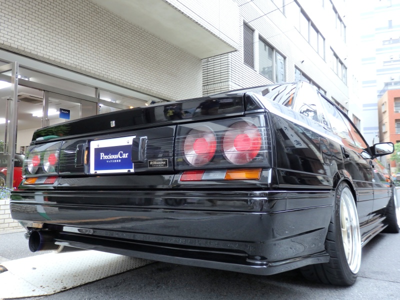 【中古品・現状渡し・当時物】 R31 スカイライン GTパサージュ 赤内装用ドリンクホルダー付き ひじ掛け （ コンソールボックス 後付け） 中古品・現状渡し・当時物 R31 スカイライン GTパサージュ 赤内装用