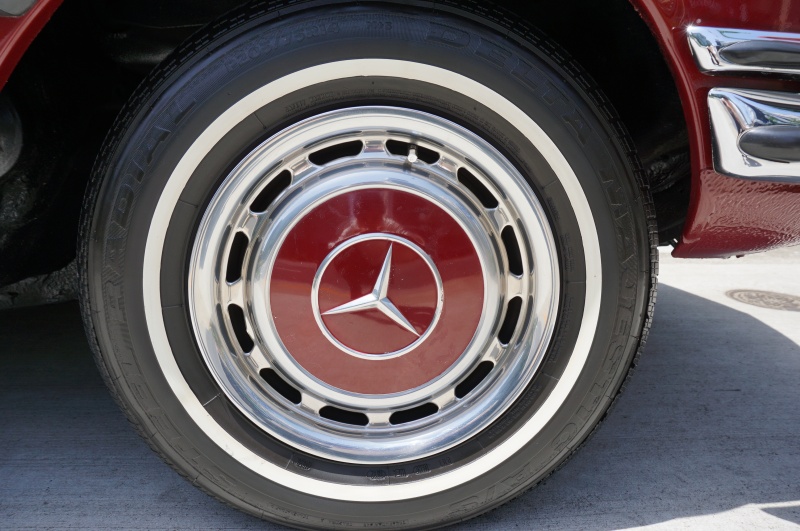メルセデスベンツ W123等 ホイールキャップ 3枚 メルセデスベンツ W123等 ホイールキャップ 3枚