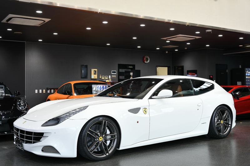 フェラーリ FF ディーラー車 ダイヤモンドステッチ入りレザー