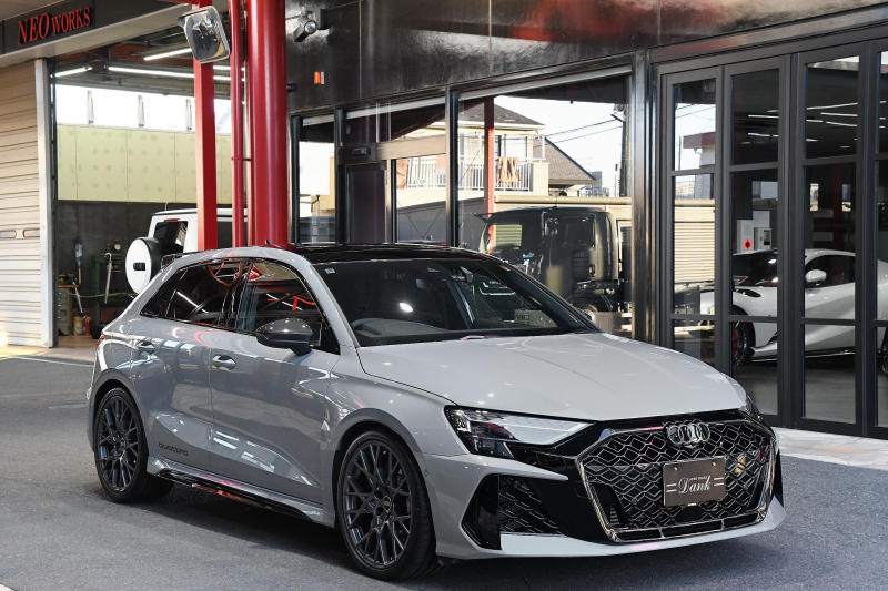 アウディ RS3 スポーツバック　1オーナー　エクスクルーシブスペシャルボディカラー　