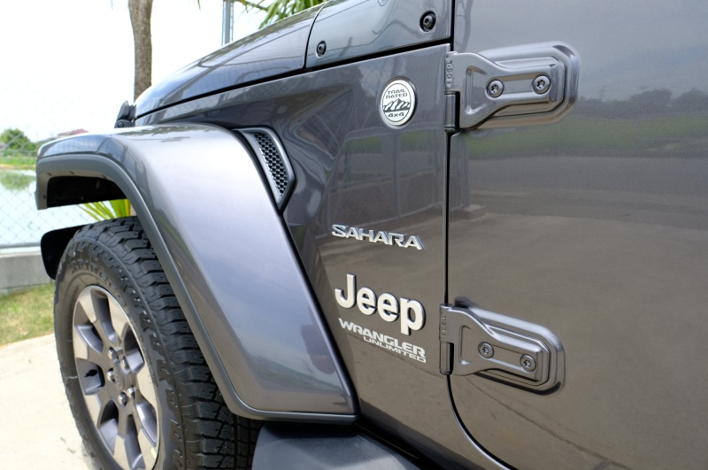 ジープ ラングラー JL ラングラー H/T SAHARA 新車 情報