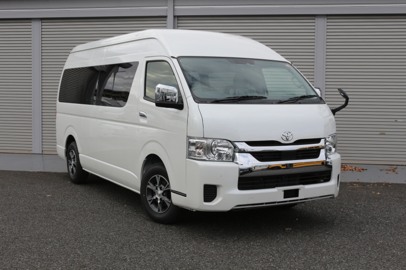 トヨタ ハイエース グランドキャビン　2.7G　2WD　座席間隔拡張加工　全席リクライニング　床貼り加工