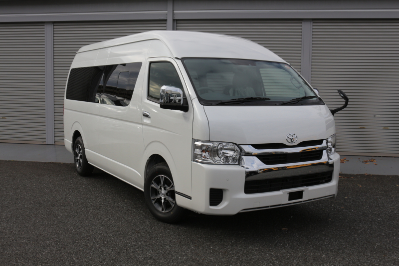 トヨタ ハイエース グランドキャビン　2.7G　4WD　座席間隔拡張加工　全席リクライニング　床貼り加工