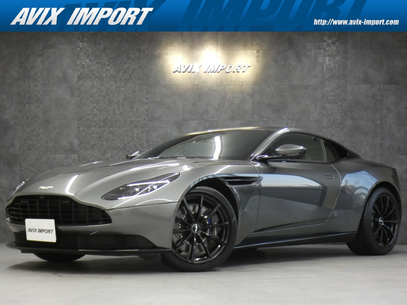アストンマーティン DB11 DB11 AMR  1ｵｰﾅｰ 禁煙 ﾈｸｻｽｷﾙﾃｨﾝｸﾞ黒革 全周C BSM ｸﾙｺﾝ ﾅﾋﾞ TV FMAMﾗｼﾞｵ Bluetooth&ｵｰﾃﾞｨｵ 前席M付Pｼｰﾄ&ｼｰﾄﾋｰﾀｰ&ﾍﾞﾝﾁﾚｰﾀｰ ｱﾝﾋﾞｴﾝﾄﾗｲﾄ ﾌﾙLEDﾗｲﾄ ﾚｯﾄﾞﾃｰﾙﾗｲﾄ ｱﾙｶﾝﾀｰﾗﾙｰﾌ ﾌﾞﾗｯｸｷｬﾘﾊﾟｰ 鍛造AMR20AW
