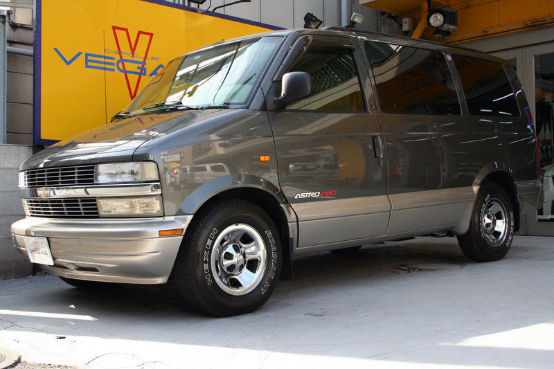 シボレー アストロ LS AWD ディーラー車・低走行 中古車
