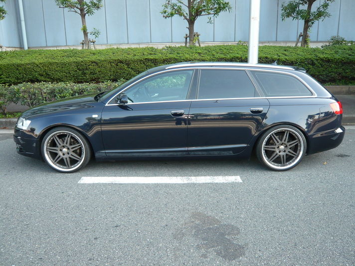 アウディ A6 アバント3.2FSIクワトロSライン D車 走行2.3万Km