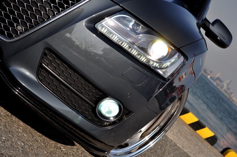 アウディ A5 2.0TFSI希少カラー＆特注内装新車同様特注20インチ