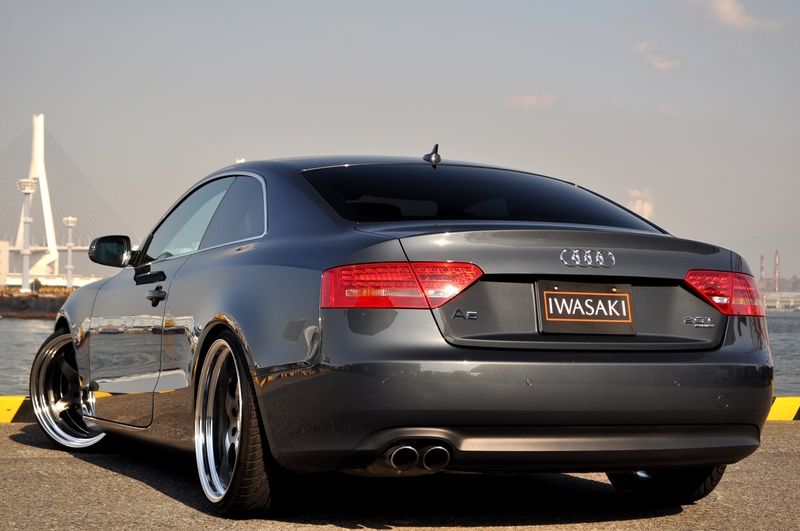 アウディ A5 2.0TFSI希少カラー＆特注内装新車同様特注20インチ