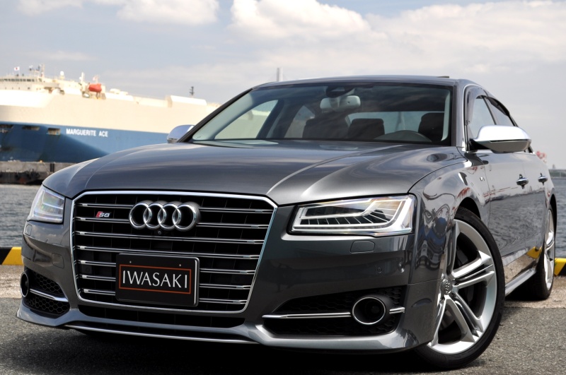 アウディ S8 後期モデル 法人オーナー禁煙車左ハンドルメーカー
