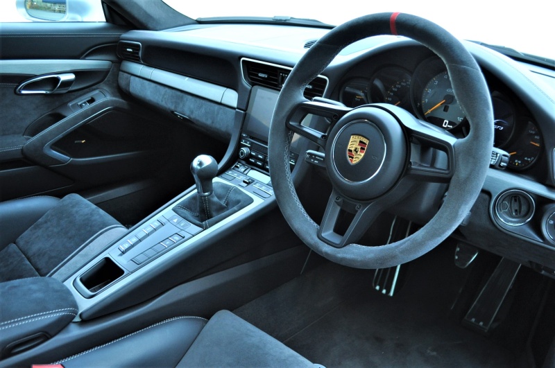 ポルシェ 911(Type991) 超希少右ハンドル後期ポルシェ911GT3入手困難マニュアル自社輸入19年モデル新車本国仕様ファクトリーフルオーダー物  新車 情報 | IWASAKI