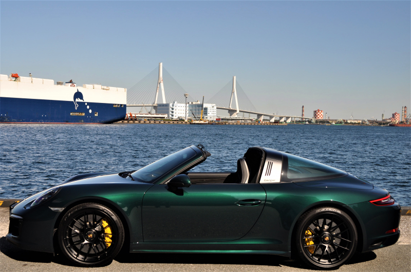 ポルシェ 911(Type991) タルガ4GTSエクスクルーシブライン世界
