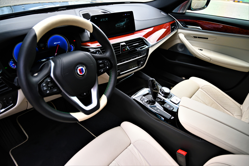 アルピナ B5 ALPINA B5ツーリングアルラット正規ディーラー車左 アルピナ B5 ALPINA B5ツーリングアルラット正規ディーラー車左