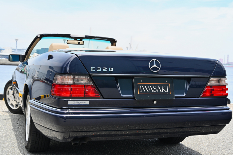 メルセデスベンツ Eクラス W124後期E320カブリオレ特注フル