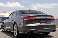 アウディ S8 後期モデル 法人オーナー禁煙車左ハンドルメーカー 