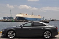アウディ S8 後期モデル 法人オーナー禁煙車左ハンドルメーカー 