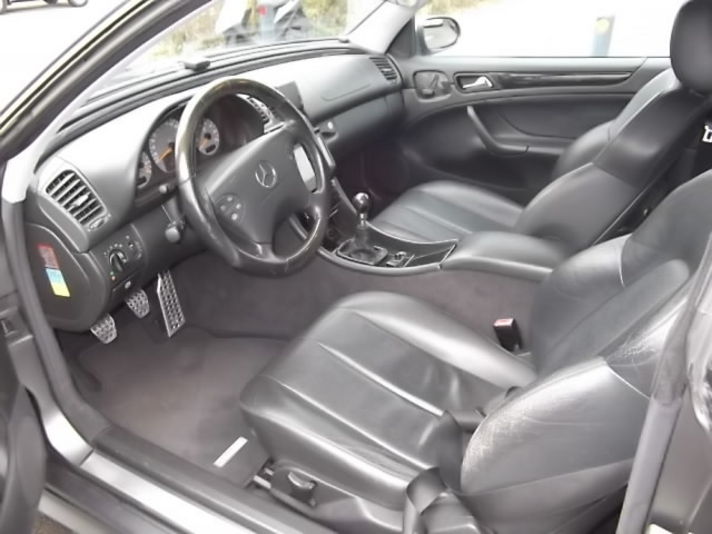 メルセデスベンツ CLKクラス 2.3アバンギャルド6速MT 左ハンドル