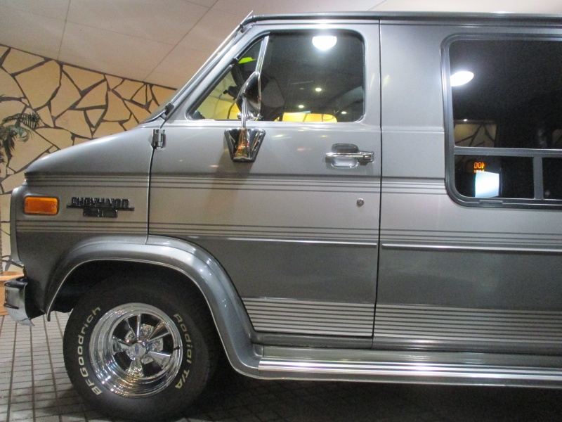 車 シェビーバン 【Frサンバイザーロールーフ仕様】〜'94年迄