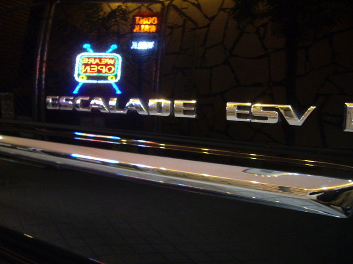 キャデラック エスカレード ESV クライメイトパッケージ AWD