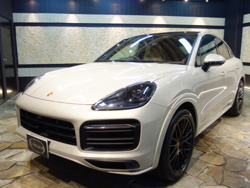 ポルシェ カイエンクーペ GTS　　スポーツクロノ　アダプティブエアサスペンション