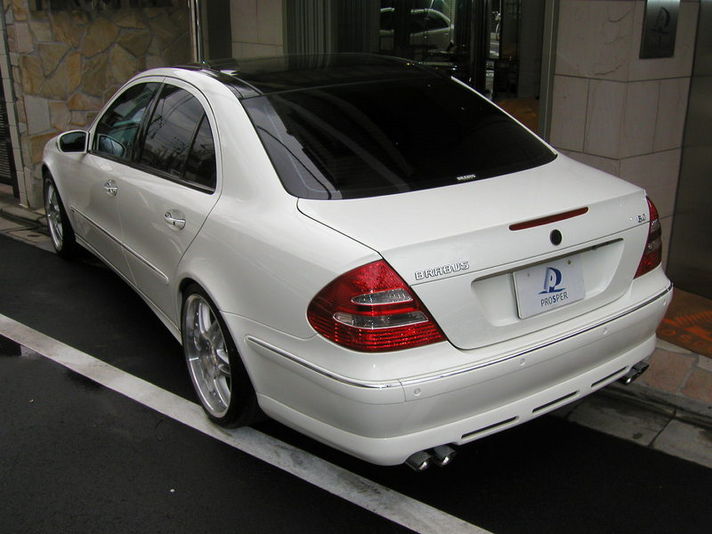 1/43 限定600台 ブラバス850 E63 Eクラス 2015 Minichamps 1:43 Brabus 850 (E63) E-Class Year 2015 red