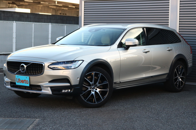 ボルボ V90 クロスカントリー T6 AWD サマム