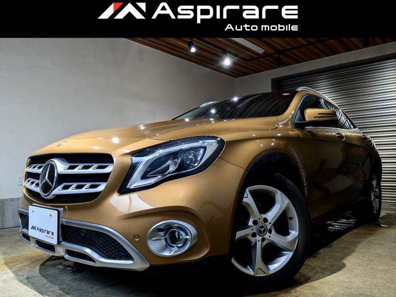 メルセデスベンツ GLA GLA220 4マチック　稀少カラー　キャニオンベージュ　プレミアムパッケージ　パノラマサンルーフ　ブラックレザーシート　シートヒーター　ハーマンカードンサウンド　アンビエントライト