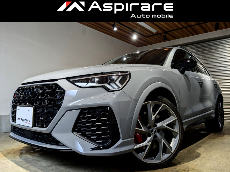 アウディ RS Q3 2.5 4WD　RSデザインパッケージ　ブラックスタイリングパッケージ　21インチアルミホイール　SONOSプレミアムサウンド　ファインナッパレザーハニカムステッチング　RSスポーツエグゾースト