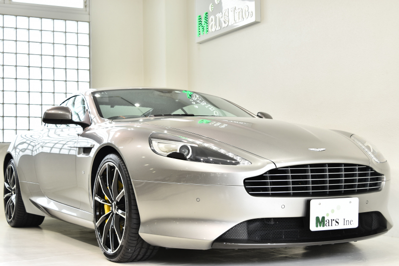 アストンマーティン DB9 GT タッチトロニック2 正規ディーラー車 後期最終型 547馬力 One-77ステアリング カーボンフロントスポイラー＆リアディフューザー イエローキャリパー ヘッドレストGT刺繍 右ハンドル