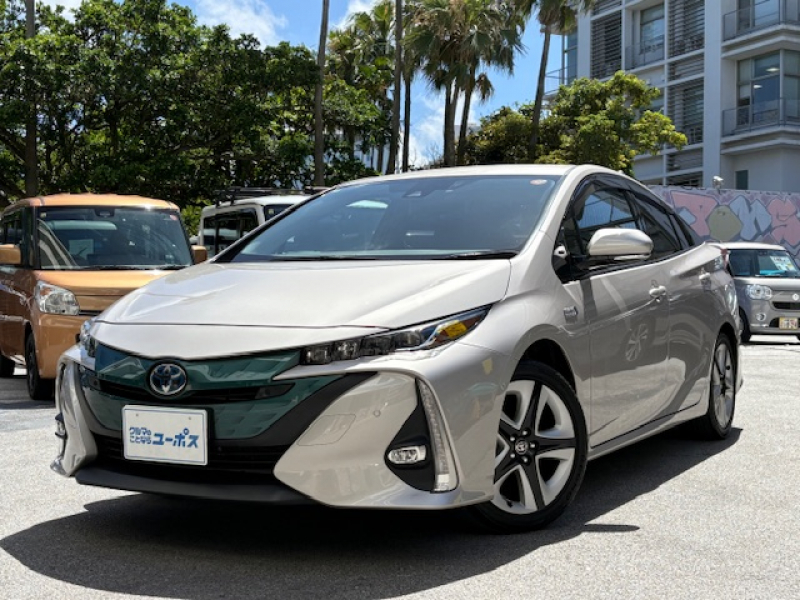 トヨタ プリウスPHV Aユーティリティプラス　純正11インチナビ（Bluetooth／フルセグ）デジタルインナーミラー　クリアランスソナー　コーナーセンサー　バックカメラ　レザーシート　BSM　ETC
