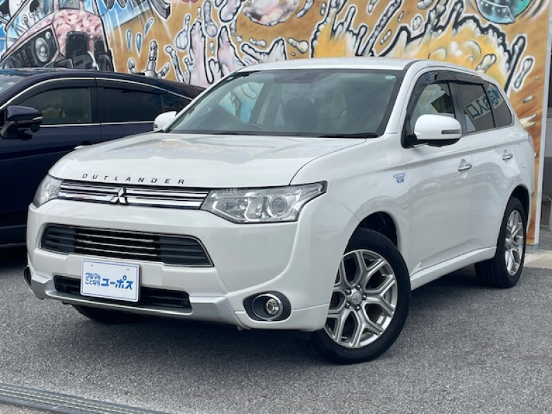 三菱 アウトランダー PHEV G　ナビPKG　県内買取直販車両！　パワーバックドア　ハーフレザーシート　ETC　ドラレコ　スペアキー　後席モニター