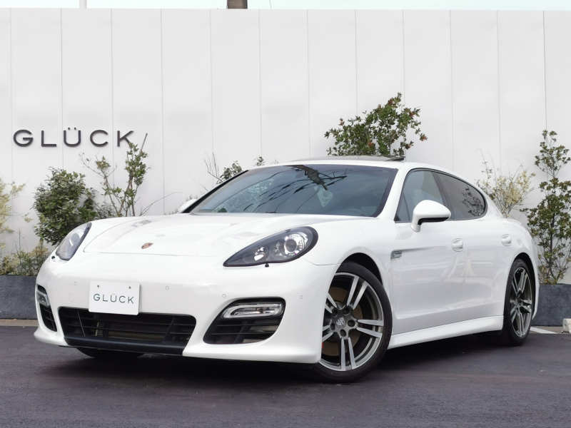 ポルシェ パナメーラ GTS PDK 4WD 左H　スポクロ スポエグ サンルーフ エアサス シートヒーター BOSEサウンド ハーフレザー バックカメラ メモリー付シート サンルーフ オートテールゲート PASM 20インチ911ターボホイール PDLS アダプティブリアスポイラー