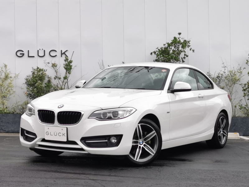 BMW 2シリーズ 220iクーペ スポーツ　緊急ブレーキ HID iDrive PDC 17インチA/W F・Rフォグランプ コンフォートPkg リアビューカメラ HDDナビ クルコン キーレススタート アイドリングストップ リヤビューカメラ パワーシート フロントメモリシート