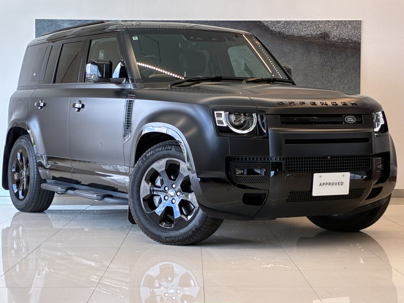 ランドローバー ディフェンダー 110X DynamicHSE D300 1オーナー サテンプロテクティブフィルム 固定式サイドステップ エアサス エクステンデッドブラックエクステリアパック 電動フロントシート(ヒーター/クーラー/メモリ付き) サンルーフ  MERIDIANサウンドシステム 禁煙車 20インチスタイル6011（グロスブラック） コールドクライメートパック
