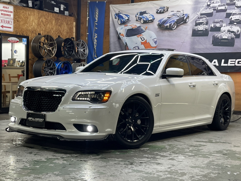 クライスラー 300 SRT8　CORSAマフラー　パノラミックルーフ　ヘルキャット純正鍛造20AW　BSM　ナビ　地デジ