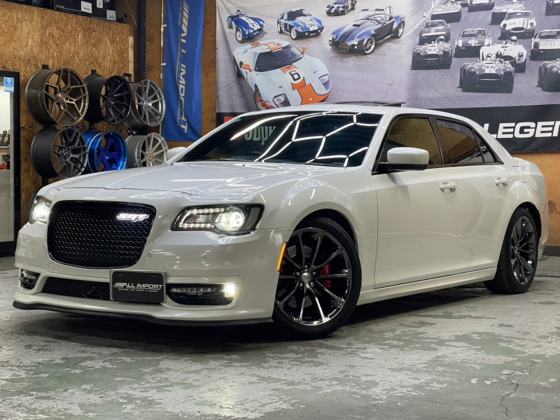 クライスラー 300 300SRT　392HEMI　パノラマ　harman/kardon ビルシュタインサス　Brembo　ナビ地デジ　可変マフラー