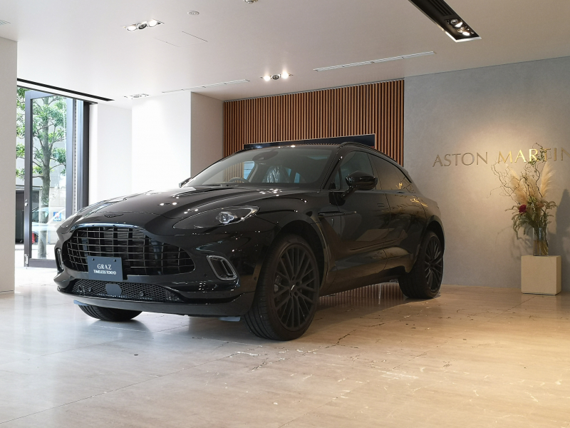 アストンマーティン DBX 4.0L V8 RHD 2024MY OP総額900万円超 登録済未使用車　Qセミアニリンレザーパレット　Interior-Inspire Comfort-Light Duotone　インテリアジュエリーパック(ツイルカーボン/サテンダーククローム)　グロスツインカーボントリム　スポーツエキゾーストアップデート