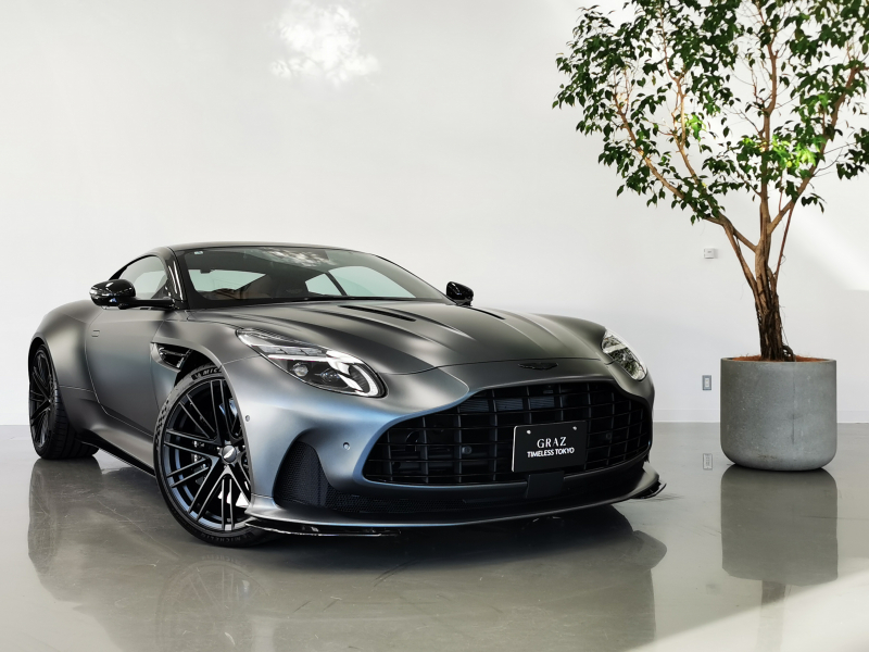 アストンマーティン DB12 4.0L V8 RHD OP総額1200万円超　カーボンセラミックブレーキ　Bowers&Wilkins　エクステリアパック-グロスツイルカーボン(Upper/Lower)　インテリアパック-サテンツイルカーボン　Interior-Inspire Comfort-Monotone　Qセミアニリンレザーパレット　スモークテールライト