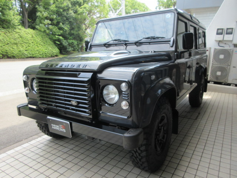 ランドローバー ディフェンダー 110SW 2.2Tdci XS 半革 純正Boostホイール 7人乗り 後期PUMAモデル Nox/Pm適合 3ナンバー プレミアムメタリック 2DINナビTV コンビニエンスパック リクライニング フルカーペット施工 クリアレンズ Fシートヒーター 前後マッドフラップ 背面タイヤ 新車並行 屋根付ガレージ保管 並行輸入車 右ハンドル 記録簿付