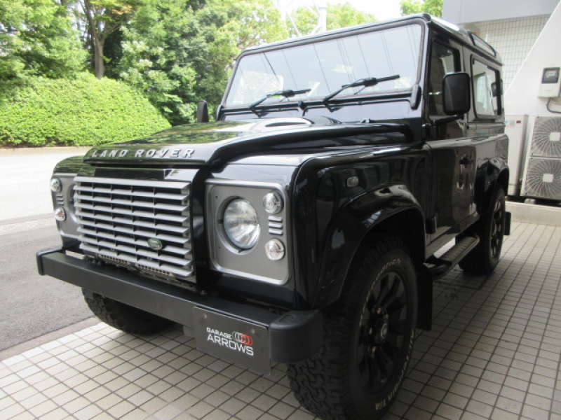 ランドローバー ディフェンダー 90SW 2.2Tdci XS 半革 純正BoostAW 4人乗り 後期PUMAモデル Nox/Pm適合 3ナンバー クリアレンズ フルカーペット施工 前後マッドフラップ XSサイドランナー 背面タイヤ 並行輸入車 右ハンドル 記録簿付