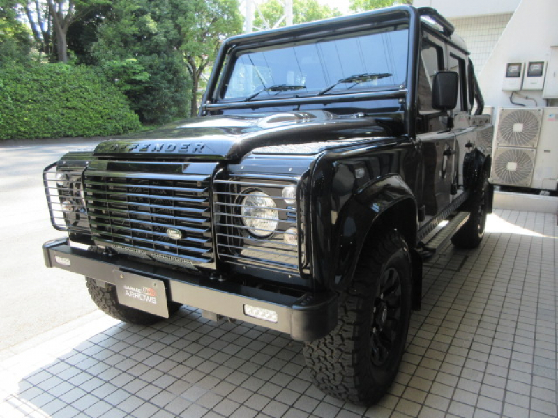 ランドローバー ディフェンダー 110DCAB 2.2Tdci XS コンビレザー SawtoothブラックAW 5人乗り Nox/Pm適合 1ナンバー プレミアムレザーシート LEDランプ クリアレンズ 前後マッドフラップ サイドランナー 背面タイヤ 並行輸入車 右ハンドル 記録簿付