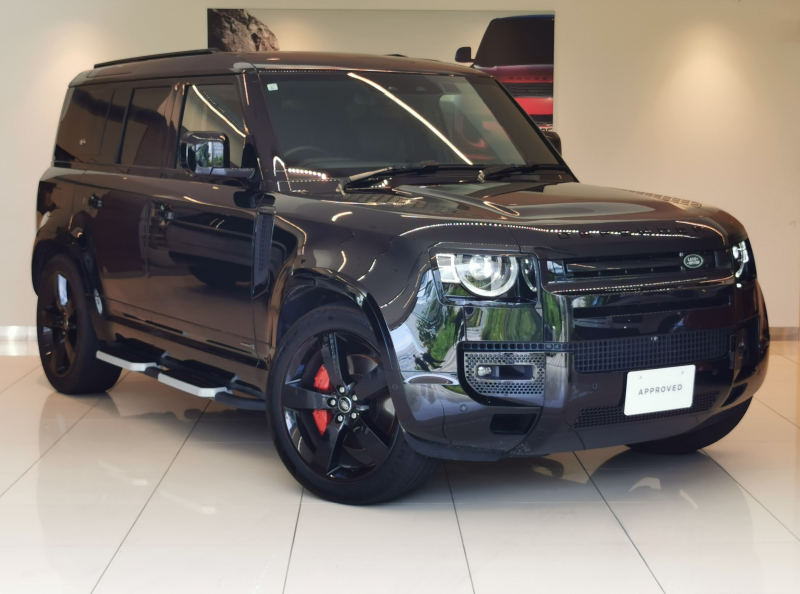 ランドローバー ディフェンダー 110 X 3.0L D300 AWD 1オーナー 黒革シート サンルーフ 7人乗り 全席シートヒーター＆クーラー＆ヒーター付きサードシート フィックスドサイドステップ MERIDIANサウンド ブラックエクステリアパック 22インチアルミホイール 電子制御エアサスペンション