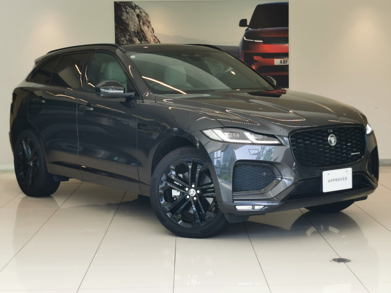 ジャガー F-PACE RダイナミックSE 2.0L D200 AWD 1オーナー 白革シート サンルーフ MERIDIANサウンド フロントシートヒーター ブラックエクステリアパック 21インチアルミホイール ワイヤレスデバイスチャージング パワーテールゲート プレミアムLEDヘッドライト