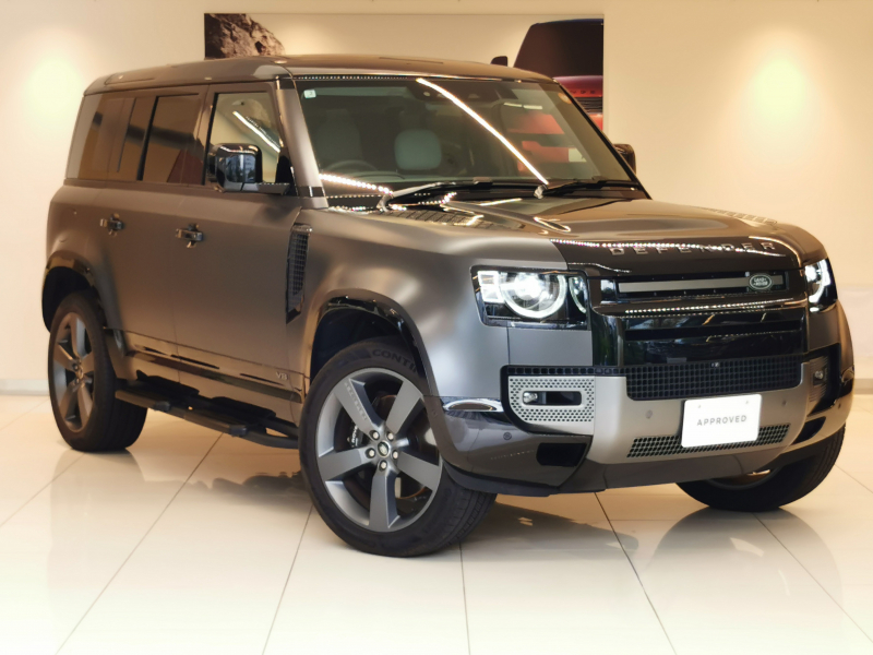 ランドローバー ディフェンダー 110 V8エディション 5.0L P525 AWD 1オーナー 白シート サンルーフ フロントシートヒーター＆クーラー、リアシートヒーター MERIDIANサラウンド フィックスドサイドステップ 急速クーラーボックス ステアリングヒーター