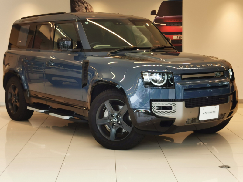 ランドローバー ディフェンダー 110 XダイナミックSE 3.0L D300 AWD 1オーナー 灰革シート 電子制御エアサスペンション MERIDIANサウンド 20インチアルミホイール インタラクティブドライバーディスプレイ 電動調整ステアリングコラム